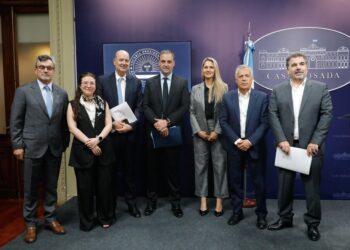 Adorni viaja a Mendoza con Caputo y se llevará una nueva foto con Cornejo
