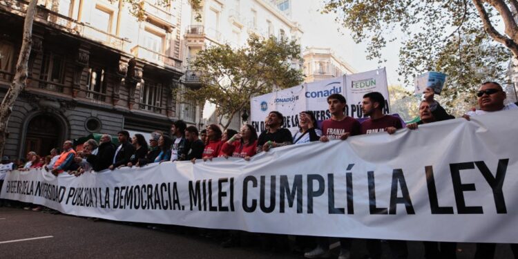 La cuarta marcha universitaria superó su propia marca y expresó una masiva advertencia para Milei