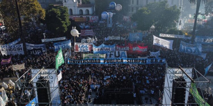 La cuarta marcha universitaria superó su propia marca y expresó una masiva advertencia para Milei