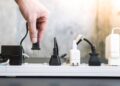 Consumo fantasma: ¿qué es y cómo evitar el gasto invisible que aumenta la factura de luz?
