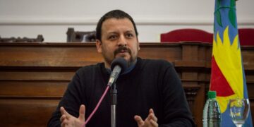 Ley para prohibir el uso de celulares en escuelas: Santalla reclamó la implementación «urgente»
