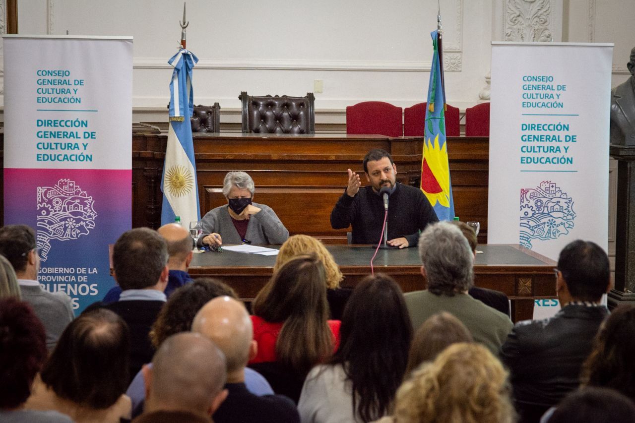La directora Terigi y el senador Santalla en las jornadas organizadas este miércoles en La Plata.