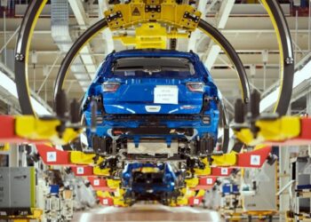La industria automotriz, con el freno de mano puesto