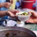 «Argentina alimenta» a los extranjeros, ¿qué pasa puertas adentro?