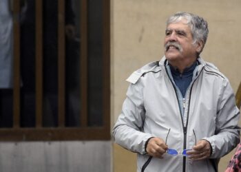 Luego de un infarto, la Justicia aceptó concederle la prisión domiciliaria a Julio De Vido