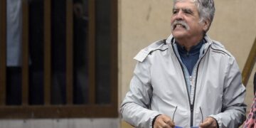 Luego de un infarto, la Justicia aceptó concederle la prisión domiciliaria a Julio De Vido