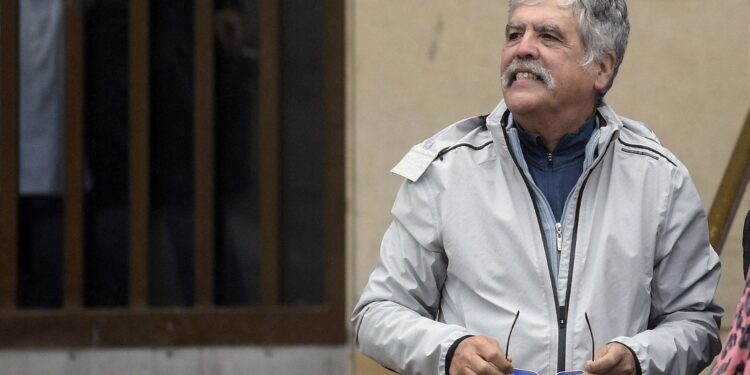 Luego de un infarto, la Justicia aceptó concederle la prisión domiciliaria a Julio De Vido