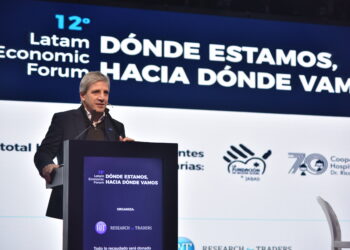 Caputo: «El año que viene la economía se va a llevar puesta a la política»