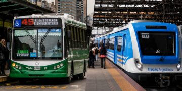 Más presión al bolsillo: el Gobierno aumentó el boleto de colectivos y trenes