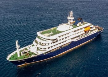 Evacúan del crucero en el que murieron tres turistas por hantavirus a los pasajeros con síntomas