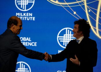 «Ni en pedo se va Adorni», dijo Milei desde EE.UU. y contuvo el reclamo de Bullrich