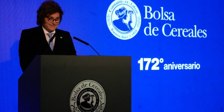 Milei le endulzó los oídos al agro: bajará las retenciones para trigo y cebada