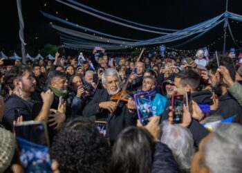 Peteco Carabajal festejó sus 70 en «La Peña de La Patria» que se realizó en Lanús