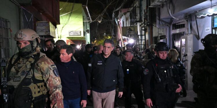 Jorge Macri desplegó un show represivo por las villas de la Ciudad
