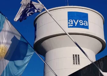 El agua pierde soberanía: Caputo anunció la privatización de AySA y la venta del 90% de sus acciones