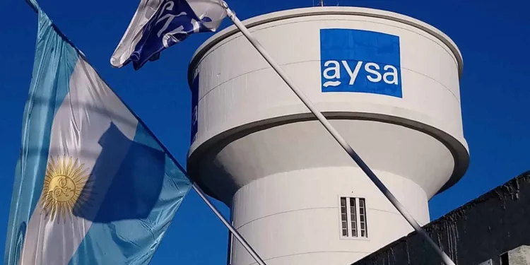 El agua pierde soberanía: Caputo anunció la privatización de AySA y la venta del 90% de sus acciones