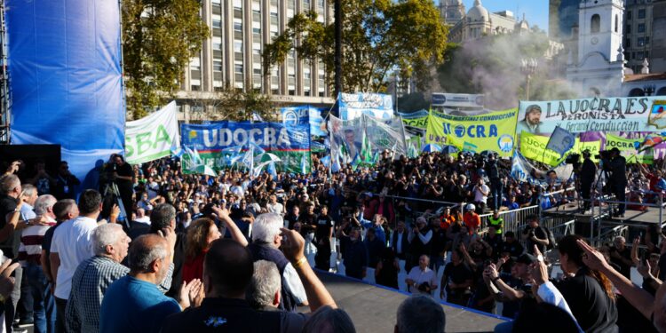 Un Día del Trabajador atravesado por el ajuste de Milei: las centrales obreras convocaron enfrentarse a la motosierra