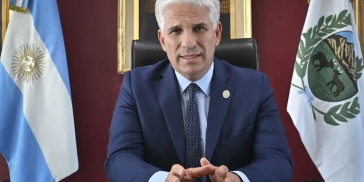 El gobernador de San Luis le pidió la renuncia a todo su Gabinete por falta de fondos