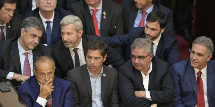 Dispersos y divididos, los gobernadores mastican bronca mientras padecen el ajuste sin bisturí
