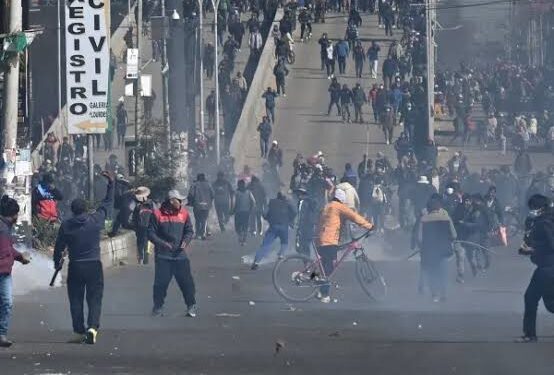 Crisis en Bolivia: Protestas masivas y reacción social ante medidas de ajuste