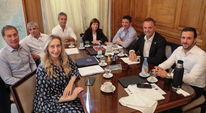 Milei mira para otro lado: la tensión entre Menem y Caputo escala, pero no habrá cambios