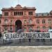 Milei quiere mostrar hiperactividad pero tropieza con su cerrojo a la prensa