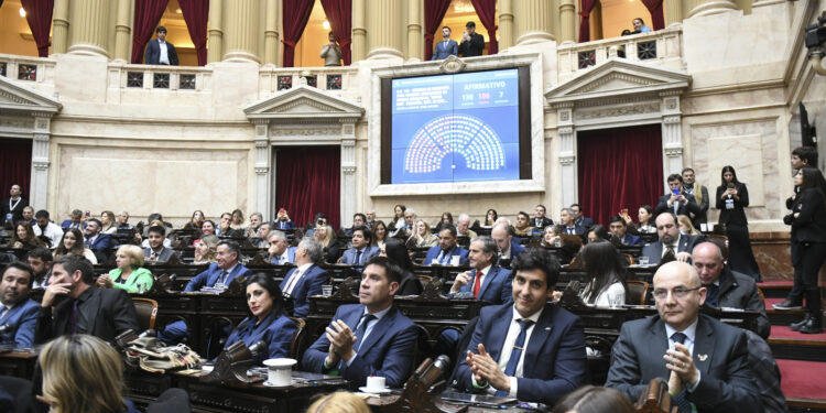 Con lo justo, LLA consiguió la media sanción del Súper RIGI en Diputados
