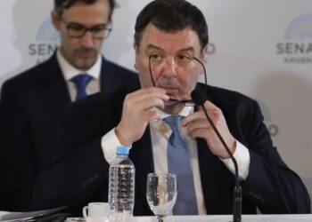 Crecen las versiones sobre la inminente salida de Adorni y suenan reemplazos