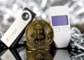 Cómo funcionan las «billeteras frías», el dispositivo donde Adorni guardó más de US$ 500.000 en Bitcoin