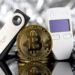 Cómo funcionan las «billeteras frías», el dispositivo donde Adorni guardó más de US$ 500.000 en Bitcoin