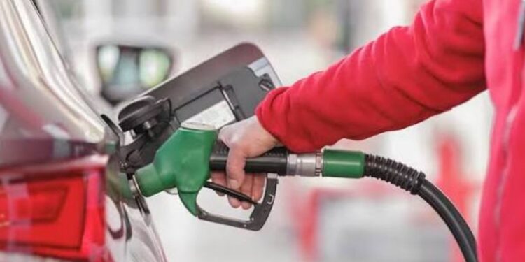El combustible se llevó $ 116.600 extra del bolsillo de quienes tienen auto
