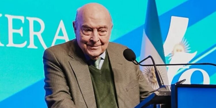 Cavallo volvió a cruzar a Caputo por el cepo cambiario: «Levantarlo despejaría el horizonte»