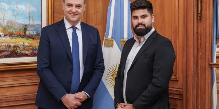 En lugar de Lanari, Adorni puso al exjefe de prensa de YPF en la Secretaría de Comunicación