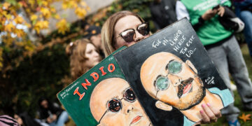 Una capilla ardiente, medio millón de personas y dos días de velorio: chau, Indio