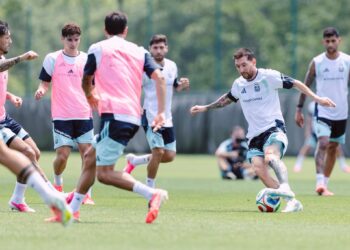 Argentina debuta este martes en el Mundial con una larga lista de «tocados»
