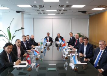 La Santilleta tropieza sin billetera: tensa reunión con los gobernadores