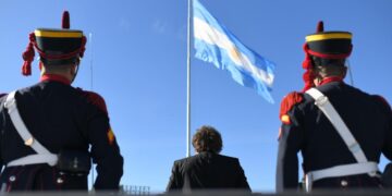 Con el acelerador a fondo y sin mirar los caídos a su alrededor