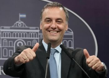 Qué dice la Ley de Inocencia Fiscal a la que Adorni busca ampararse