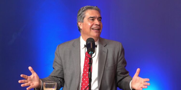 Jorge Capitanich con La Pluma Diario.