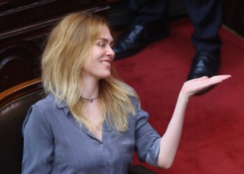 Milei se abraza a Adrián Ravier y Lilia Lemoine para recuperar el peso de la comunicación oficial
