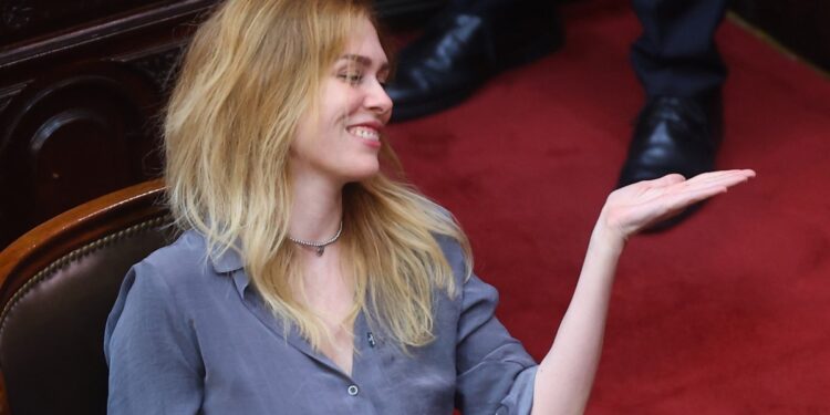 Milei se abraza a Adrián Ravier y Lilia Lemoine para recuperar el peso de la comunicación oficial