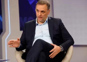 Fue un “error haber ahorrado en negro” dijo Adorni y declaró medio millón de dólares en cripto