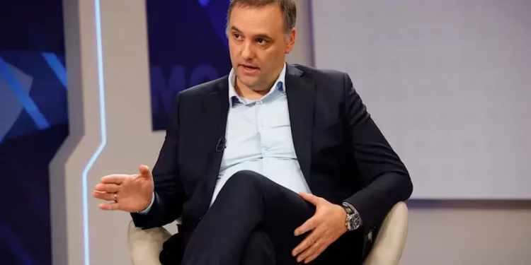 Fue un “error haber ahorrado en negro” dijo Adorni y declaró medio millón de dólares en cripto