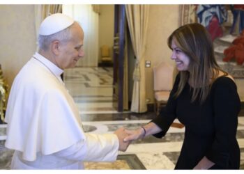 Antes de dejar Roma, Pettovello tuvo una audiencia con el papa León XIV y allanó el camino para su visita