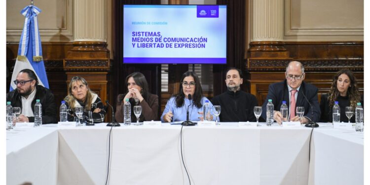 Senado: Sindicatos de prensa presentaron un proyecto para sancionar un nuevo estatuto del periodista