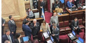 Se cayó la sesión en el Senado gracias a una jugada de LLA para blindar a Adorni