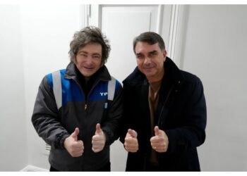 Milei le da la espalda al Mercosur: recibió a Bolsonaro Jr. y cancela viaje a la cumbre