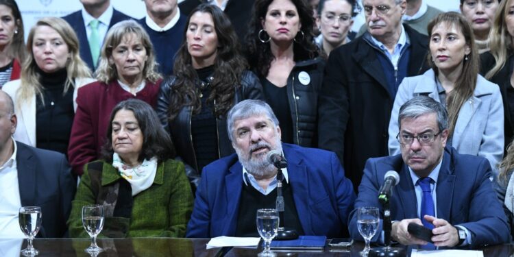 A un año de la condena a CFK, UxP apuntó a la Corte Suprema y cruzó a Milei y Macri