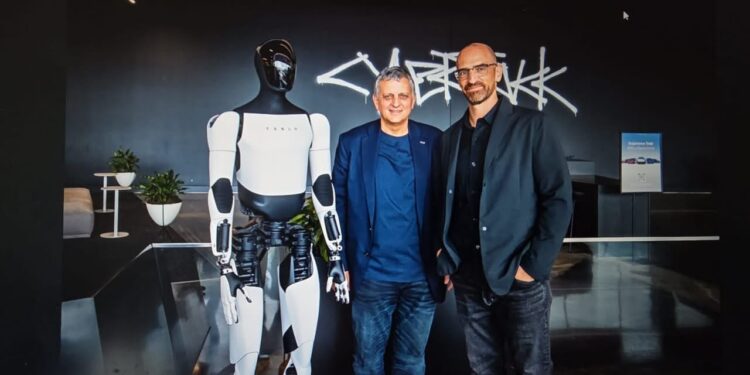 El CEO de YPF visitó la planta de Tesla para analizar oportunidades de trabajo conjunto