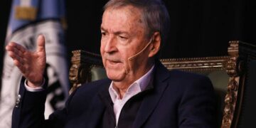 Adorni acorralado: El peronismo va por su destitución y hasta la UCR le soltó la mano